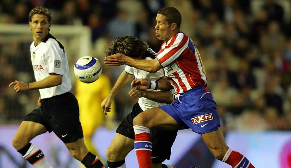 Aksi Diego Simeone saat menjadi pemain Atletico Madrid. (AFP/Javier Soriano)