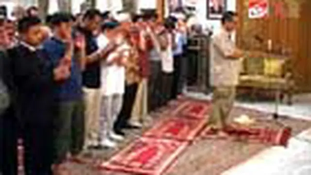 Sepuluh relawan kemanusiaan Indonesia menggelar salat gaib dan doa bersama di Wisma KBRI di Amman, Yordania. 