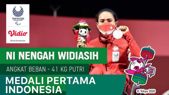 Berita video momen Ni Nengah Widiasih mempersembahkan medali pertama untuk Indonesia di Paralimpiade Tokyo 2020 di cabang olahraga powerlifiting, Kamis (26/8/2021).