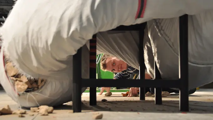 Selain Tempat Tidur, Meja Ini Juga Anti Gempa