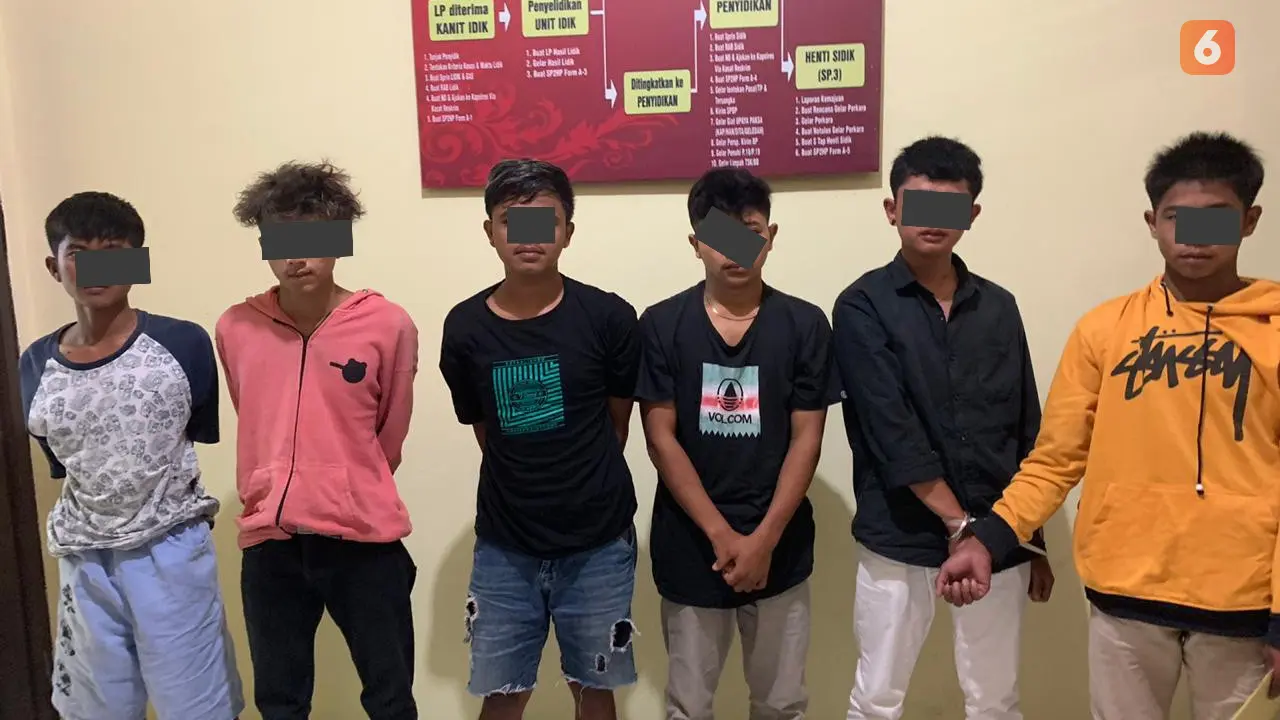 Lima pelaku ditangkap Polres Solok Arosuka dan seorang lainnya berstatus sebagai saksi. (Liputan6.com/ Novia Harlina)