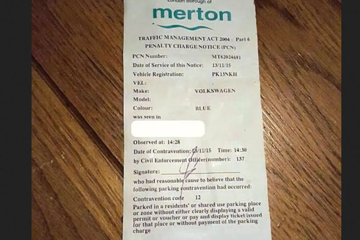 Pria Ini Selipkan Surat Tilang Mobilnya ke Kendaraan Lain