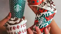 Minuman Starbucks edisi liburan akhir tahun. (dok. instagram.com/starbucksindonesia/https://www.instagram.com/p/B4cOdzjndkQ/Novi Thedora).