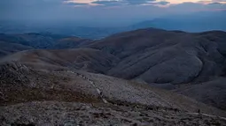 Situs arkeologi Gunung Nemrut di Adiyaman, Turki, 16 September 2021. Situs arkeologi Gunung Nemrut berada di atas gunung setinggi 2.134 meter. (YASIN AKGUL/AFP)