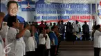 Suasana upacara dalam rangka peringatan Hari Sumpah Pemuda yang diikuti kader Partai Demokrat Provinsi DKI Jakarta serta beberapa ormas kepemudaan di Tugu Proklamasi, Jakarta, Rabu (28/10). (Liputan6.com/Johan Tallo)
