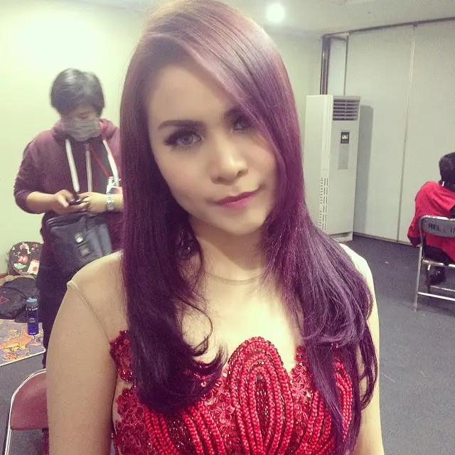 7 Transformasi Momo Geisha dari Vokalis Tomboi Hingga Berubah Drastis Usai Menikah