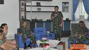 Citizen6, Surabaya: Dalam sidaknya, Dankobangdikal didampingi Wakil Komandan Kobangdikal Brigjen TNI Marinir P. Verry Kunto, dan Para Direrktur Kobangdikal, diterima oleh Danpuslatlekdalsen Kolonel Laut (P) Aria Cakra Wibawa. (Pengirim: Penkobangdikal).