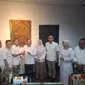 Penyerahan KTA Gerindra kepada Deddy Amarullah yang diserahkan langsung oleh Ketua Gerindra Bandar Lampung, Asroni Paslah. Foto : (Liputan6.com/Ardi).