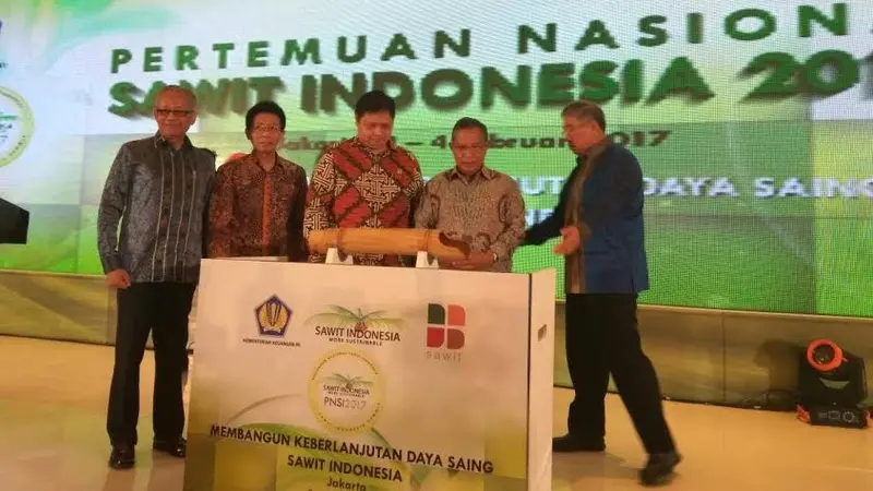 Kepemimpinan Indonesia sebagai salah satu negara pengekspor terbesar minyak kelapa sawit, ditandai dengan kinerja ekspor komoditas ini pada 2016. (Liputan6.com/Fiki Ariyanti)