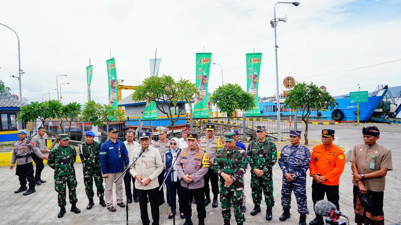 Kapolri Jenderal Listyo Sigit Prabowo di Pelabuhan Gilimanuk dan Ketapang pada Kamis (4/4/2024) kemarin (Istimewa)