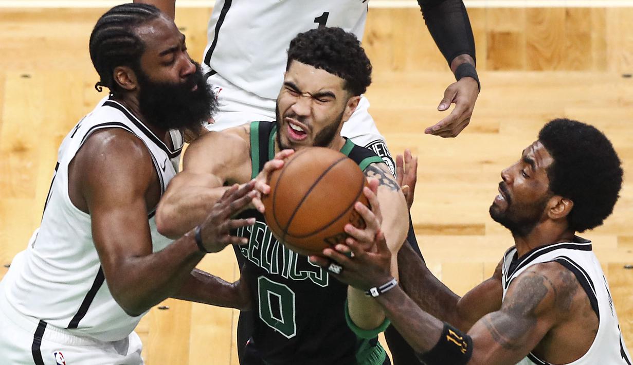 Dalam pertandingan Boston Celtics melawan Brooklyn Nets, Jason Tatum turun selama 40 menit. Pebasket 23 tahun ini mampu tampil apik dengan menorehkan 50 poin serta mampu melewati penjagaan termasuk dari James Harden dan Kyrie Irving.