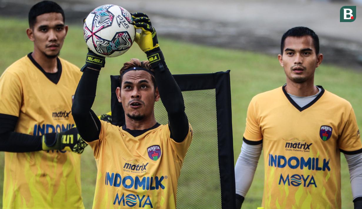 Selain pemain asing, Persita Tangerang juga diperkuat oleh beberapa pemain lokal baru. Ramshe Rahmanuddin (tengah) dan Dhika Bayangkara (kanan) merupakan dua penjaga gawang baru Persita. Khusus Dhika, dirinya merupakan pemain pinjaman dari Persib Bandung. (Foto: Bola.com/Bagaskara Lazuardi)