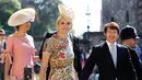 James Blunt dan Sofia Wellesley saat menghadiri upacara pernikahan Pangeran Harry dan Meghan Markle di St. George's Chapel, Windsor Castle, Windsor, dekat London, Inggris, Sabtu (19/5). (Gareth Fuller/pool photo via AP)