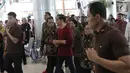 Presiden Jokowi didampingi sejumlah menteri saat tiba untuk meresmikan Stasiun Bandara Soekarno-Hatta (2/1). Usai diresmikan Jokowi, harga tiket promo seharga Rp 30 ribu akan dihapus dan menjadi Rp 70 ribu). (Liputan6.com/Pool)