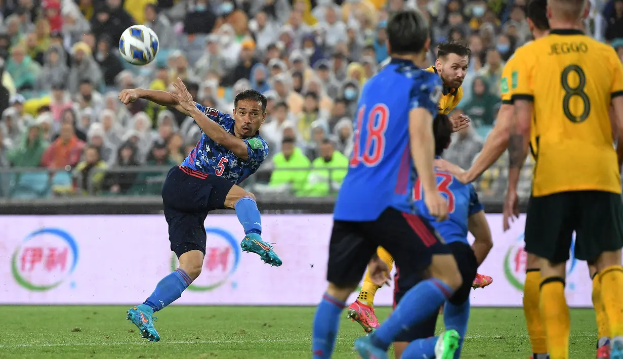 Yuto Nagatomo menjadi pemain dengan caps terbanyak di Timnas Jepang. Sejauh ini, ia tercatat telah menorehkan 137 penampilan bersama Tim Samurai Biru. Nagatomo juga pernah membawa Jepang memenangai Piala Asia 2011. Perjalanan kariernya di klub juga terbilang gemilang. Ia pernah bermain di beberapa klub besar Eropa seperti Inter Milan, Galatasaray, dan Marseille. (AFP/Saeed Khan)