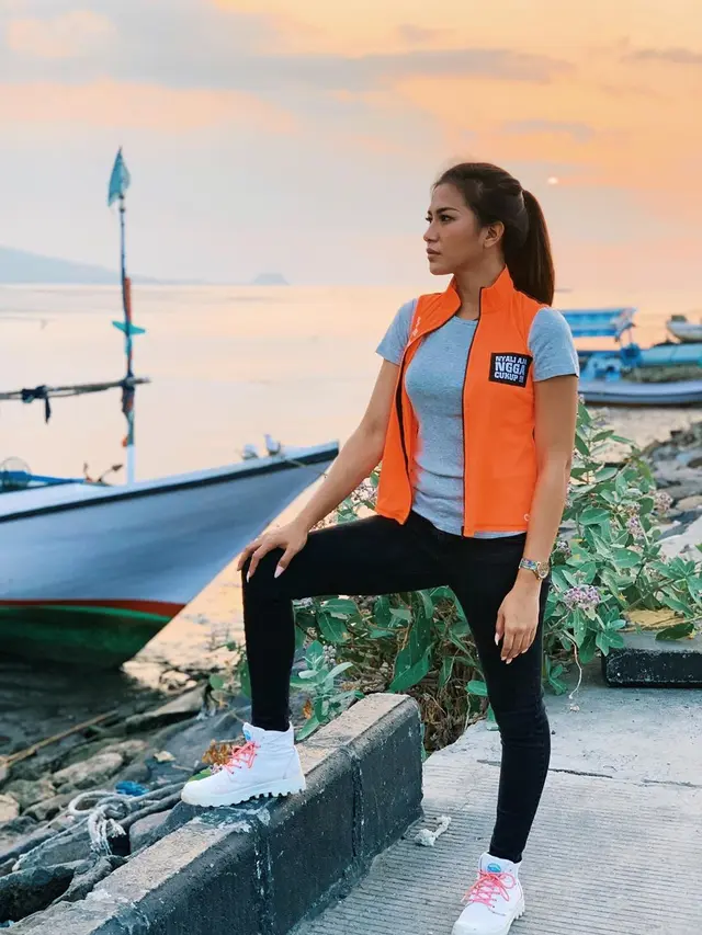 7 Gaya Sporty Dita Fakhrana, Presenter Cantik yang Tengah Naik Daun