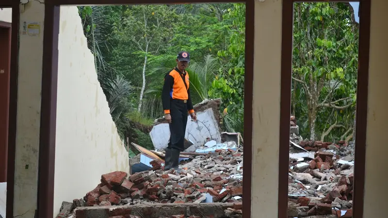 Bencana gerakan tanah atau longsor Jatiluhur Desa Padangjaya Kecamatan Majenang, Cilacap, 2016 dan awal 2017. (Foto: Liputan6.com/Muhamad Ridlo)