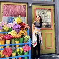 Callista Arum masih menikmati liburannya di Amerika. Kali ini ia bermain di Universal Studios Hollywood. [Foto: Instagram @callistaarum]