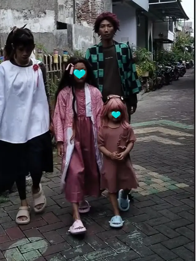 Viral Satu Keluarga Cosplay Pakai Kostum Anime di Halal Bihalal Lebaran, Bikin Salfok