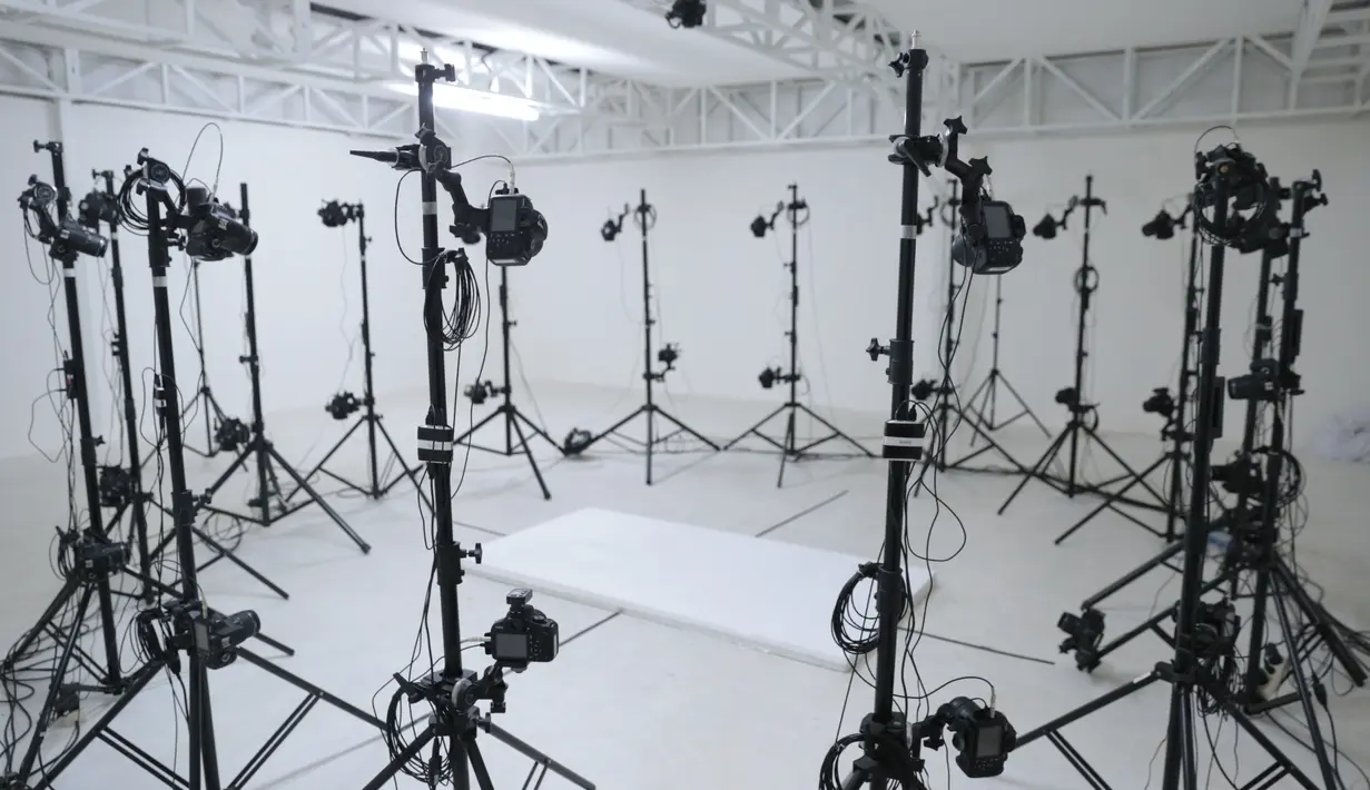 Raffi Ahmad berharap, film Rafathar yang proses syutingnya tinggal delapan hari lagi bisa dirilis tahun depan. Suami Nagita itu juga tidak sabar menantikan trailernya. (Nurwahyunan/Bintang.com)