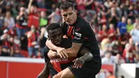 Bayer Leverkusen tampil menggila di Bundesliga Liga Jerman musim ini. Hingga pekan ke-20, pasukan asuhan Xabi Alonso ini masih memimpin di puncak klasemen di atas Bayern Munchen dengan catatan belum terkalahkan. Dari komposisi pemain musim 2023/2024, Bayer Leverkusen diperkuat lima pemain yang pernah berlaga di Premier League Liga Inggris dan beberapa dari mereka menjadi andalan tim. Berikut ini kelima pemain Bayer Leverkusen yang berasal dari Premier League Liga Inggris. (AFP/Ina Fassbender)
