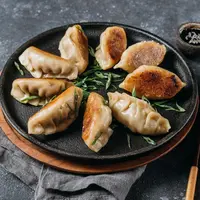 Ilustrasi Gyoza Isian / by freepik