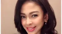 Potret Indira Paramarini Sudiro Rayakan Natal dengan Suka Cita dan Penampilan Elegan