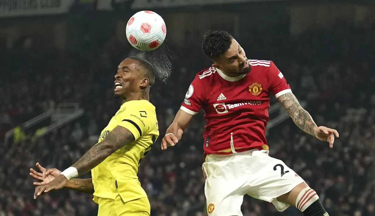 <p>Setan Merah menang dengan skor telak tiga gol tanpa balas atas tamunya. (AP/Jon Super)</p>
<p> </p>