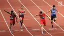 Sprinter Indonesia, Lalu Muhammad Zohri (kedua kiri) saat lari nomor 100 meter putra pada final atletik Asian Games 2018 di Stadion Utama GBK, Jakarta (26/8). Medali emas diraih pelari China, Bing Tian Su waktu 9,92 detik.  (Liputan6.com/Fery Pradolo)
