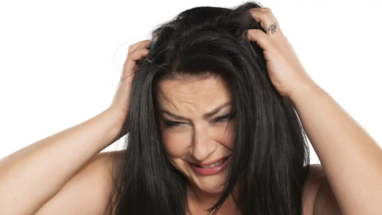 Trik Hilangkan Rambut Lepek dan Gatal Saat Mudik