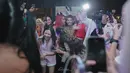 Di usianya yang ke-24, Ummi tetap eksis di dunia hiburan, aktif membintangi film layar lebar, acara televisi, serial, serta berbagai proyek lainnya. Tak heran, ia juga dekat dengan Prilly Latuconsina. Prilly diketahui datang bersama sang kekasih, Omara Esteghlal. (Liputan6.com/IG/@ummi_quary)