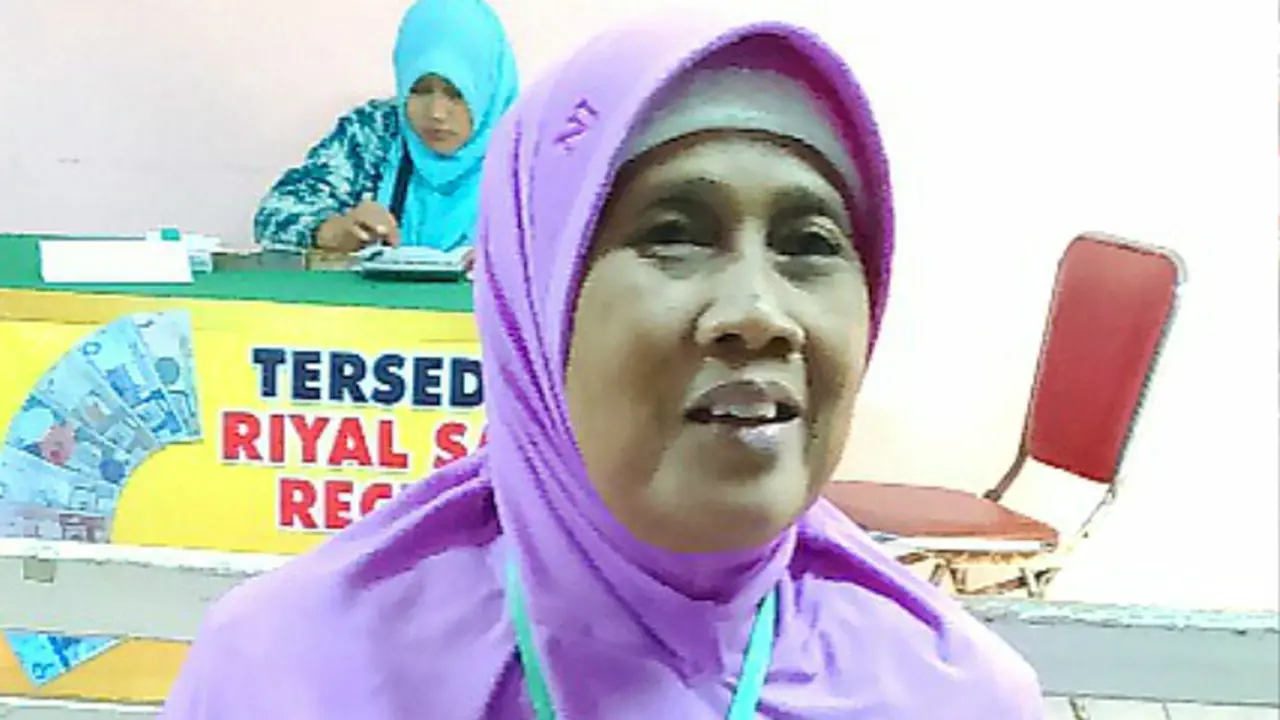 Menabung Rp 50 Ribu Tiap Hari, Penjual Rujak Ini Naik Haji 