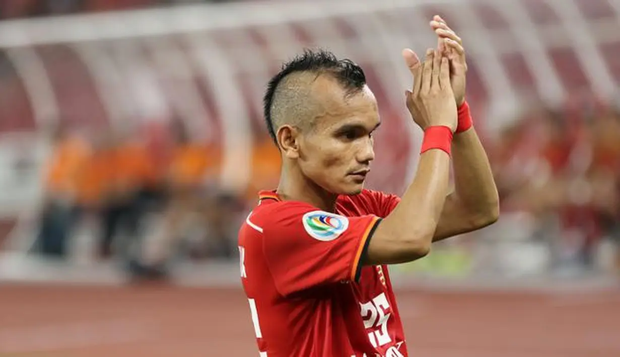 1. Riko Simanjutak (Persija Jakarta) - Penampilan pemain berusia 27 tahun ini sebetulnya tak jelek-jelek amat. Riko masih mampu menyumbangkan lima assists dari 11 pertandingan. (Bola.com/M Iqbal Ichsan)
