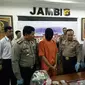 Tersangka peledakan bom Jambi ditahan di Mapolda Jambi. (Bangun Santoso/Liputan6.com)