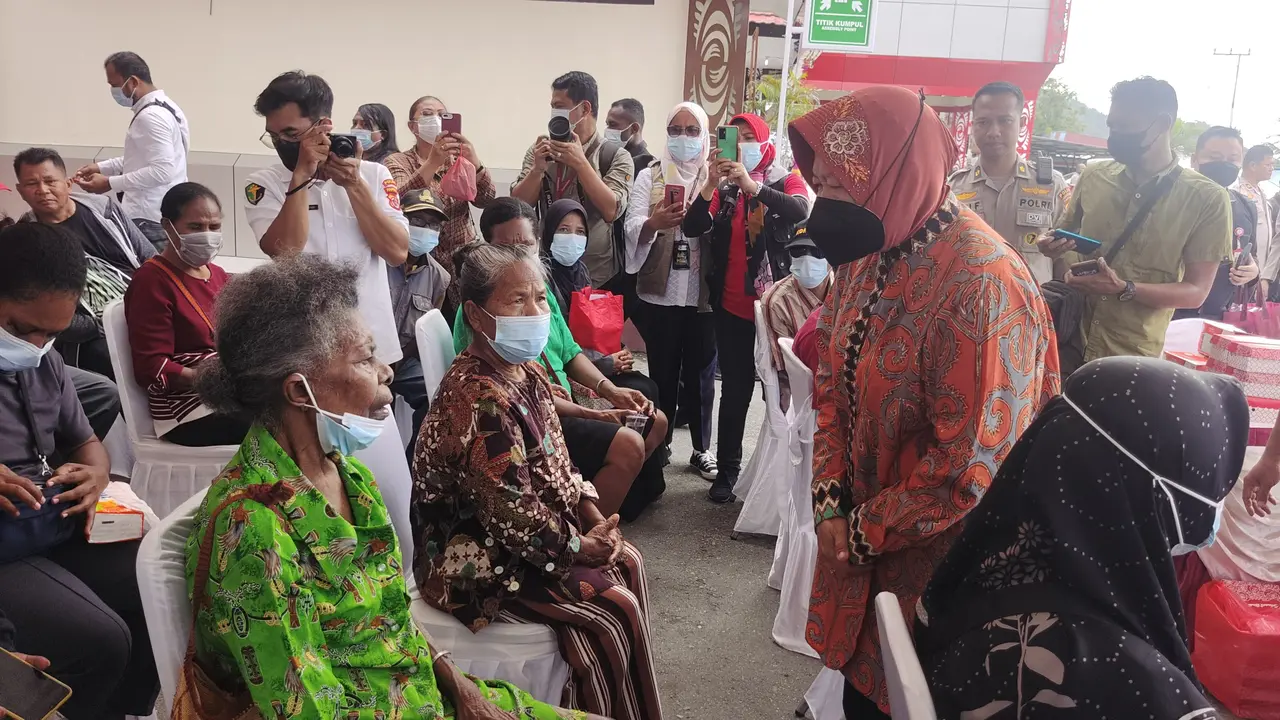 Menteri Sosial Tri Rismaharini