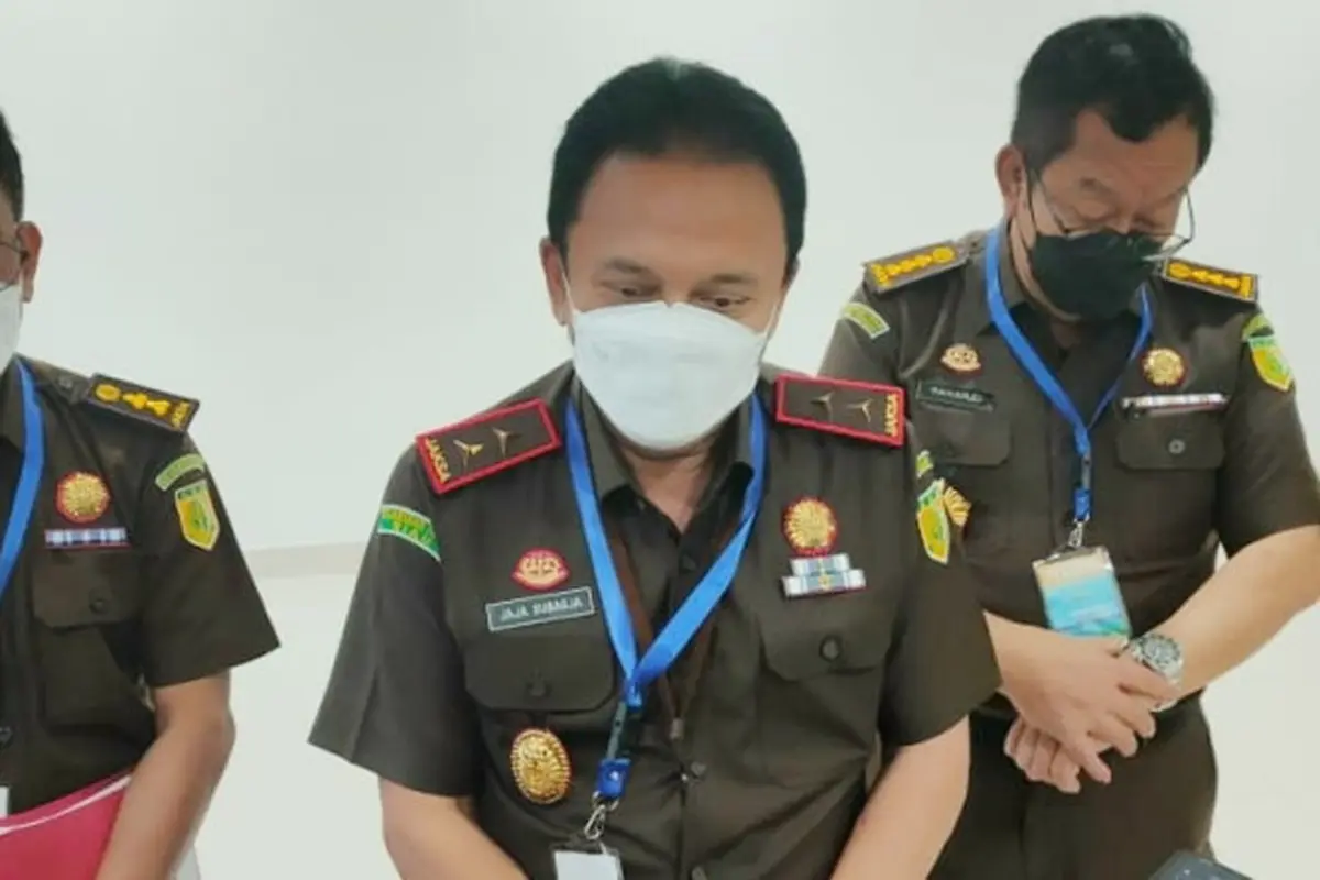 Kepala Kejati Riau Jaja Subagja saat menjelaskan sejumlah perkembangan kasus korupsi di Riau.