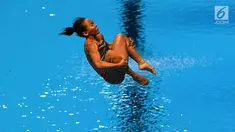 Atlet loncat indah saat tampil di final springboard 1m putri Asian Games 2018, Aquatic Centre, GBK, Jakarta, Jumat (31/8). Nomor ini dimenangkan oleh Wang Han asal China yang berhasil mendapatkan total skor 323.55. (Merdeka.com/Imam Buhori)