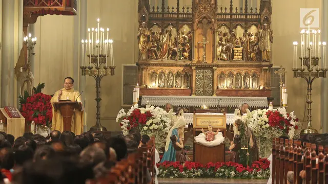 Angkat Tema Nusantara, Ribuan Jemaat Ikuti Misa Natal di Gereja Katedral