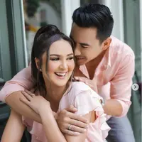 Darius Sinathrya dan Donna Agnesia (sumber: Instagram/riomotret)