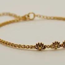 Gelang Serut Ornamen Bunga Lotus/AI
