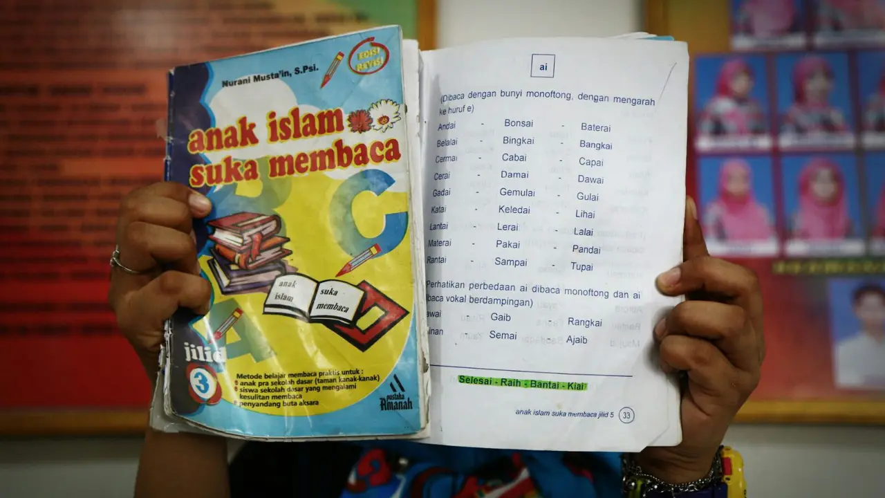 20160127-buku radikalisme-makassar-brimob