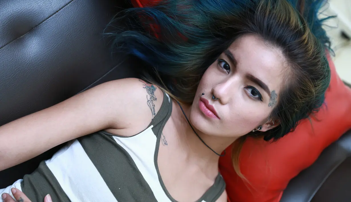 Masa lalunya membuat pemain 'Kereta Hantu Manggarai' trauma untuk mengakhiri kesendiriannya. Membutuhkan waktu yang lama untuk kembali membina rumah tangga. (Galih W. Satria/Bintang.com)