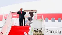 Jokowi didampingi Ibu Negara Iriana bertolak menuju Beijing, China  untuk memulai rangkaian kunjungan luar negeri ke tiga negara di kawasan Asia Timur (Foto: Biro Sekretariat Presiden)