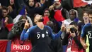 Striker Prancis, Oliver Giroud berselebrasi usai mencetak gol ke gawang Turki pada pertandingan Grup H Kualifikasi Piala Eropa 2020 di Stade de France di Saint Denis, utara Paris (14/10/2019). Dengan Hasil ini kedua tim memilki poin sama 19. (AP Photo/Thibault Camus)