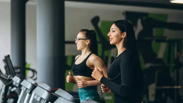 Ilustrasi Olahraga di Gym/Photo by Senivpetro on Freepik