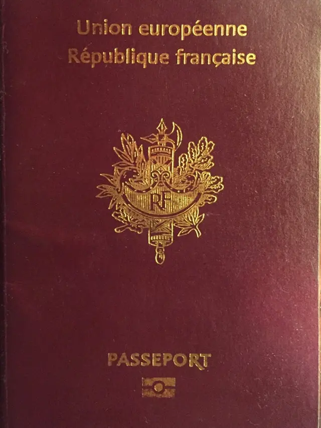 Paspor Prancis (AP)