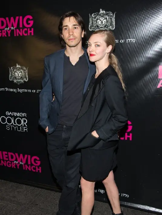 Sebelum berpacaran dengan Justin Long, Amanda Seyfried pernah dikaitkan dengan Ryan Phillippe, Desmond Harrington, dan Dominic Cooper. (AFP/Bintang.com)