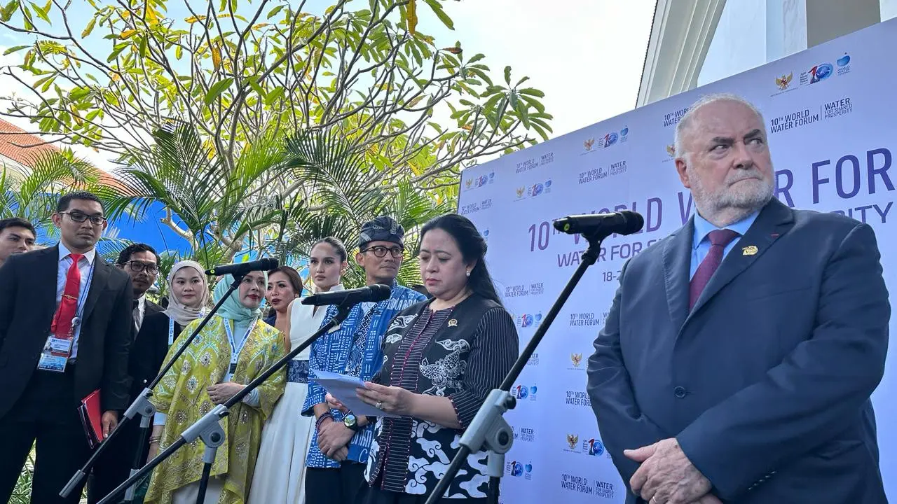Ketua DPR RI Puan Maharani bersama Presiden WWC Lois Fachon dan Menteri Parekraf Sandiaga Uno usai meresmikan Fair and Expo World Water Forum 2024 di Bali Nusa Dua Convention Center (BNDCC), Nusa Dua, Senin (20/5/2024). (Liputan6/Benedikta Miranti)