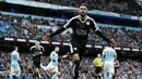Pemain Leicester City, Riyad Mahrez, merayakan gol yang dicetaknya ke gawang Manchester City dalam lanjutan Liga Inggris di Stadion Etihad, Manchester, Sabtu (6/2/2016) malam WIB. (AFP/Adrian Dennis)