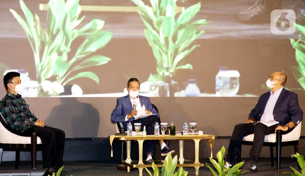 (ki-ka) Direktur Perdata Ditjen AHU Kemenkumham Santun Maspari Siregar, moderator Eko B. Supriyanto dan EVP Consumer Loans Bank Mandiri dan Ketua Indonesia Mortgage Bankers Association (IMBA) Ignatius Susatyo Wijoyo pada Indonesia Mortgage Forum (IMF) di Jakarta, (19/02/2021). (Liputan6.com/Pool)